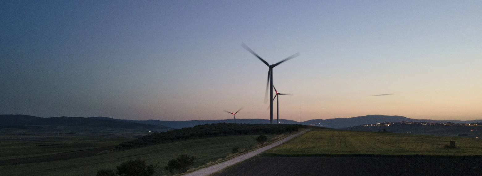 pale-eoliche-tramonto