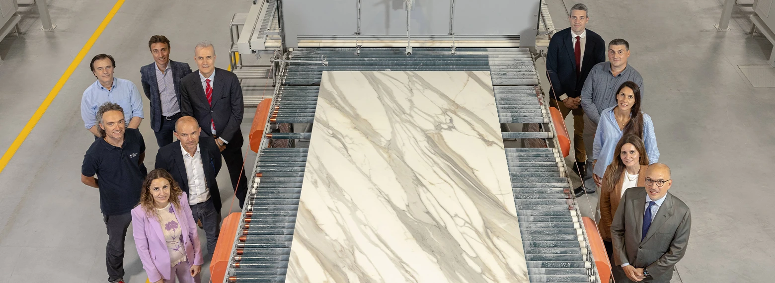 People gathered around the first ceramic slab made of green hydrogen