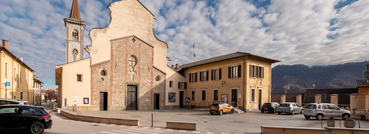 piazza centrale borgo