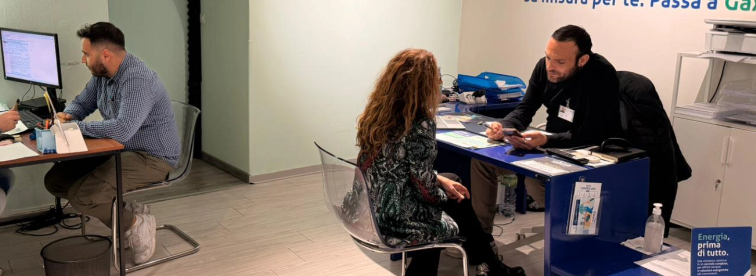 interno negozio servizi