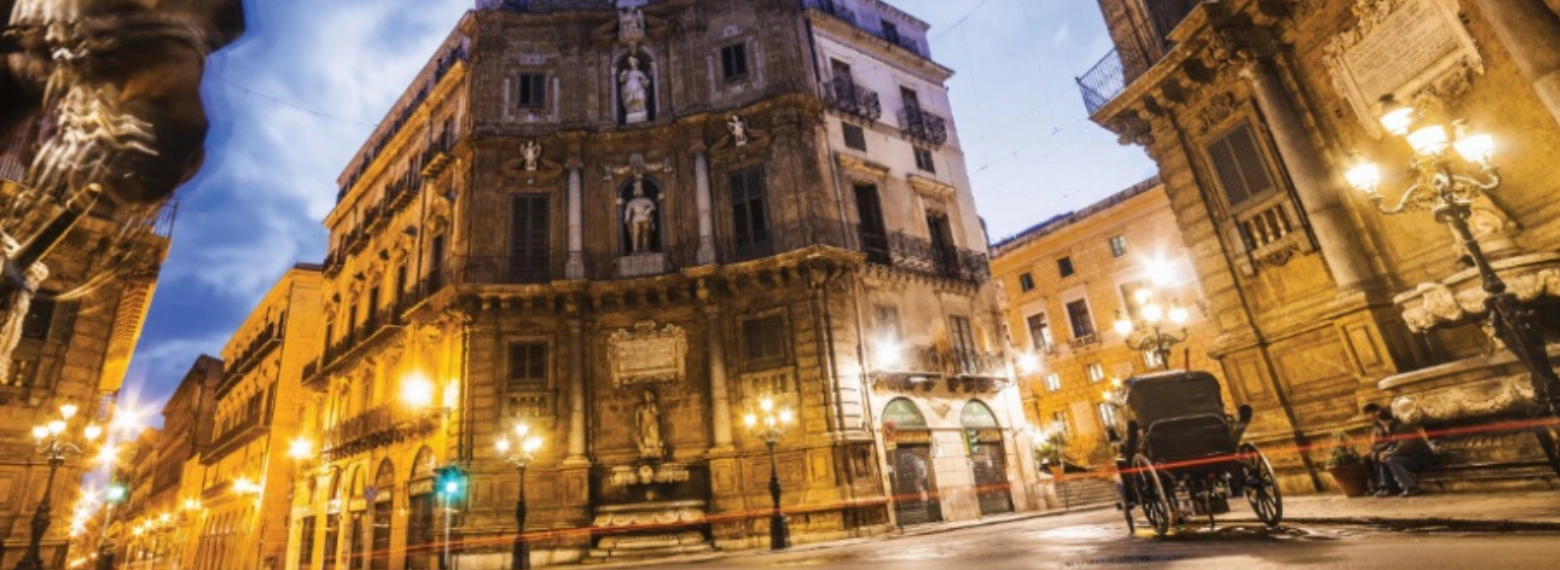 vista piazza notturna