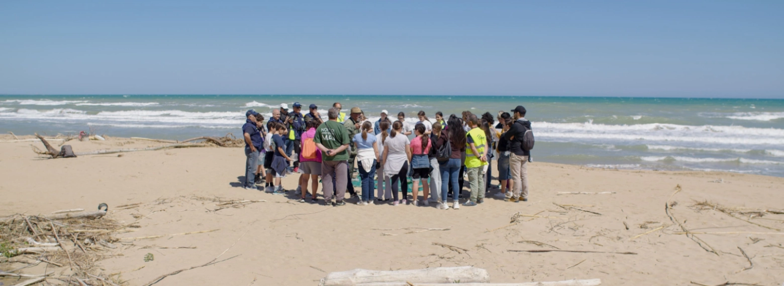 briefing gruppo spiaggia