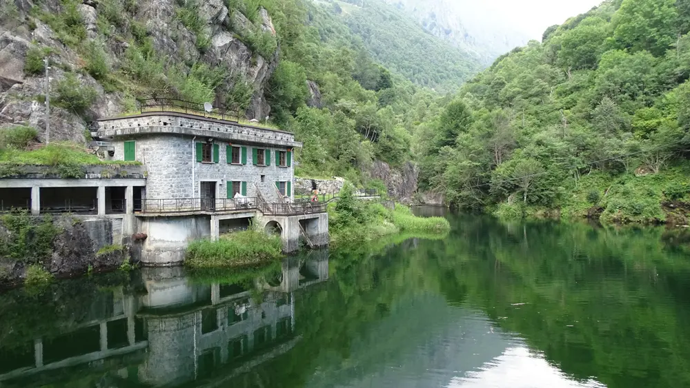 building lake valchiavenna
