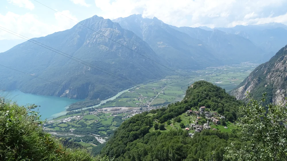 panoramic view lake mezzola