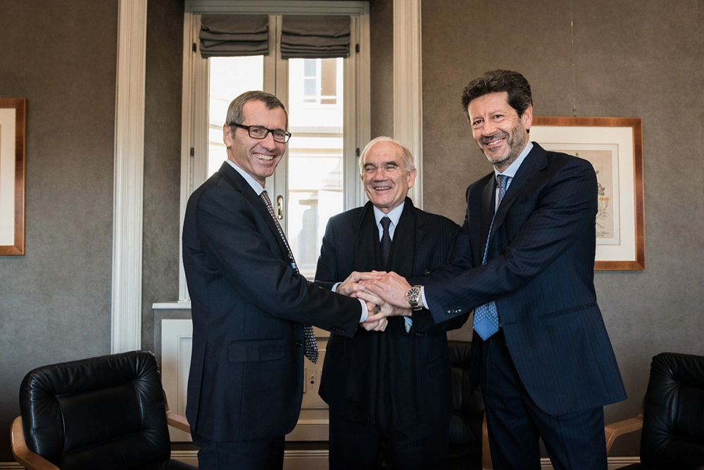 dirigenti stringono accordi