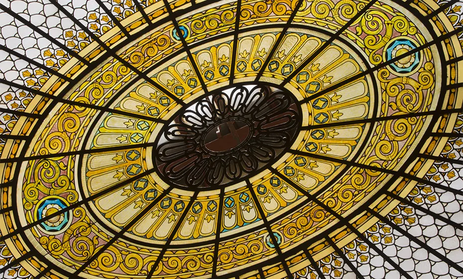 vetrata colorata palazzo Edison Milano