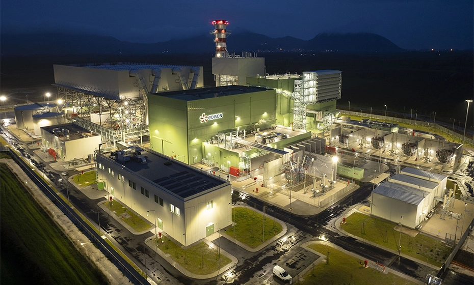 veduta notturno centrale termoelettrica presenzano