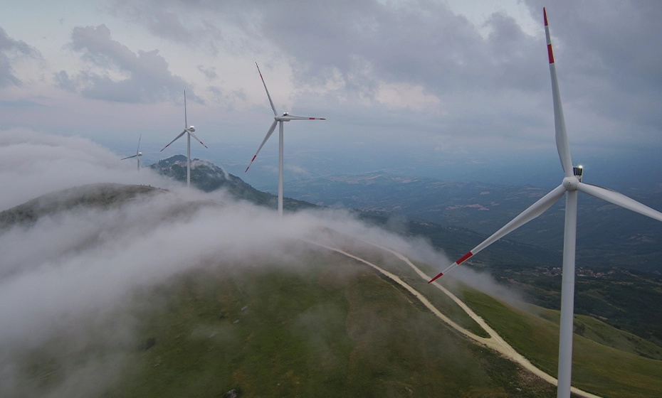 vista nuvole pale eoliche impianto Schiavidalbruzzo