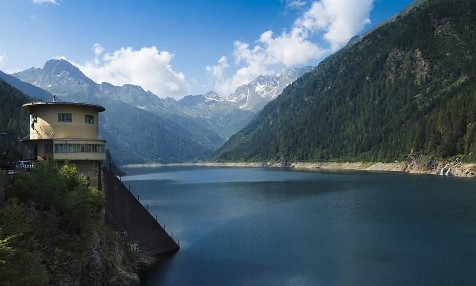 Bacino diga Frera impianto idroelettrico Ganda