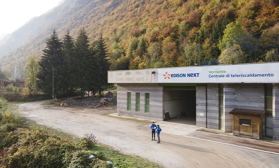 Veduta operai centrale teleriscaldamento Vernate