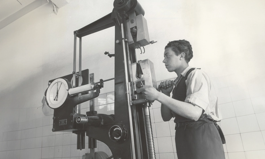 operaio lavoro macchinario