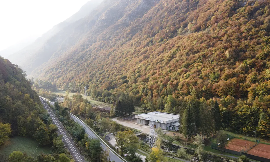 night view Milan skyscrapers cars movement