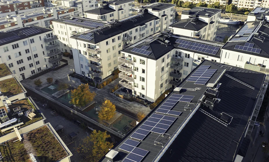 tetti pannelli fotovoltaici complesso residenziale