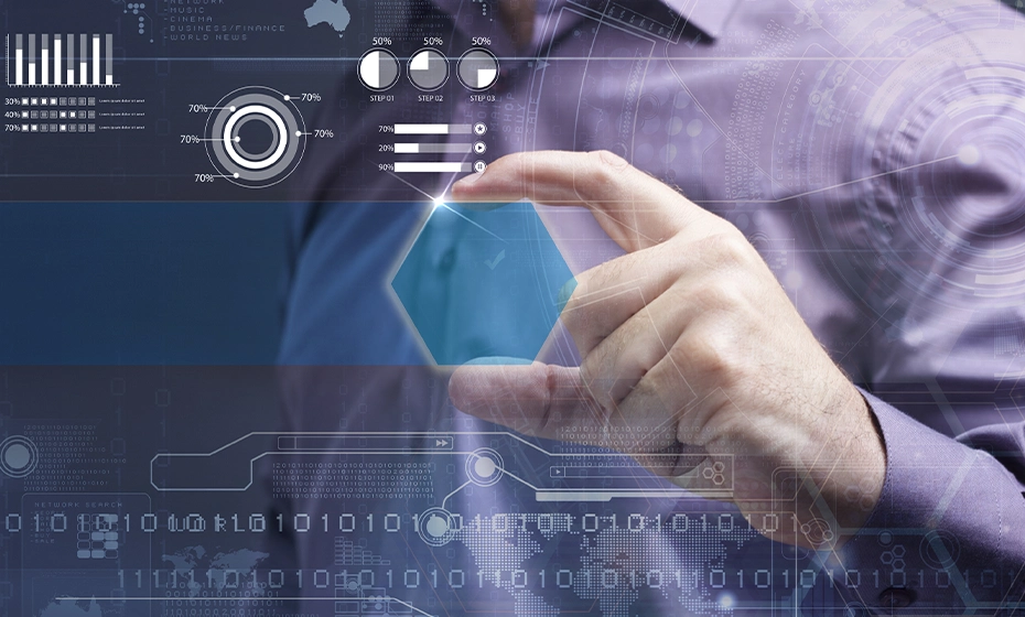 mano interagisce interfaccia digitale