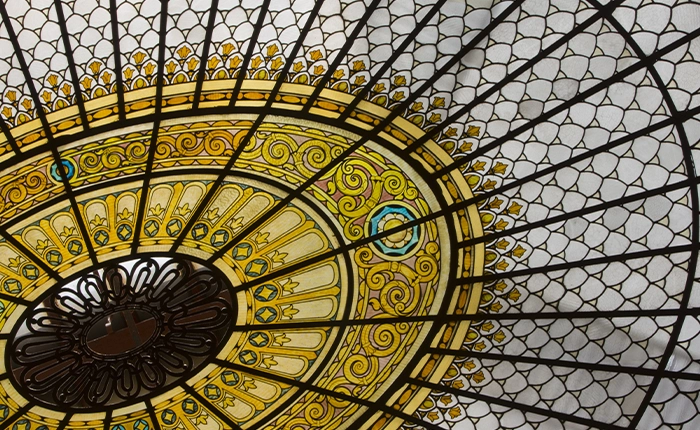 vetrata colorata geometrica palazzo edison milano