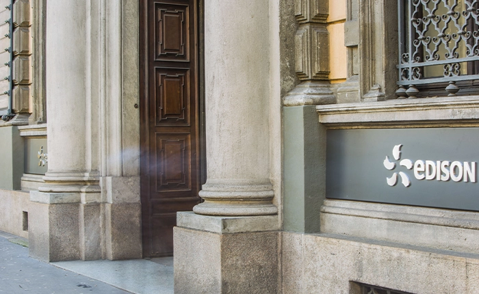 dettaglio ingresso palazzo edison milano