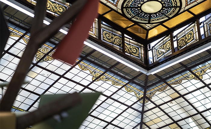 soffitto vetrate colorate palazzo edison milano