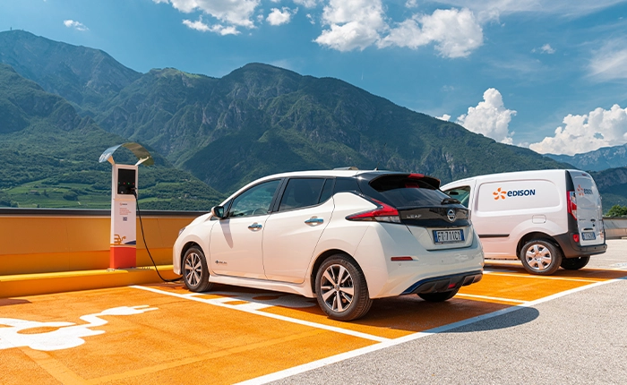 stazione ricarica auto elettrica montagne