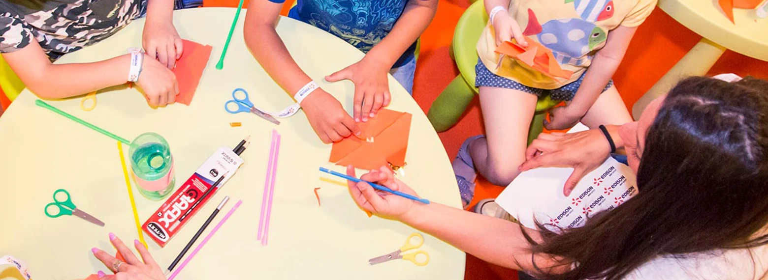 animatrice bambini tavolo lavoretti