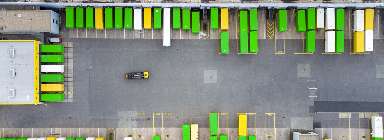 vista dall'alto di camion container