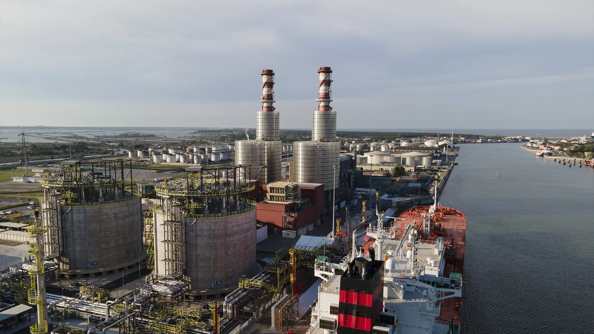 veduta deposito gnl ravenna