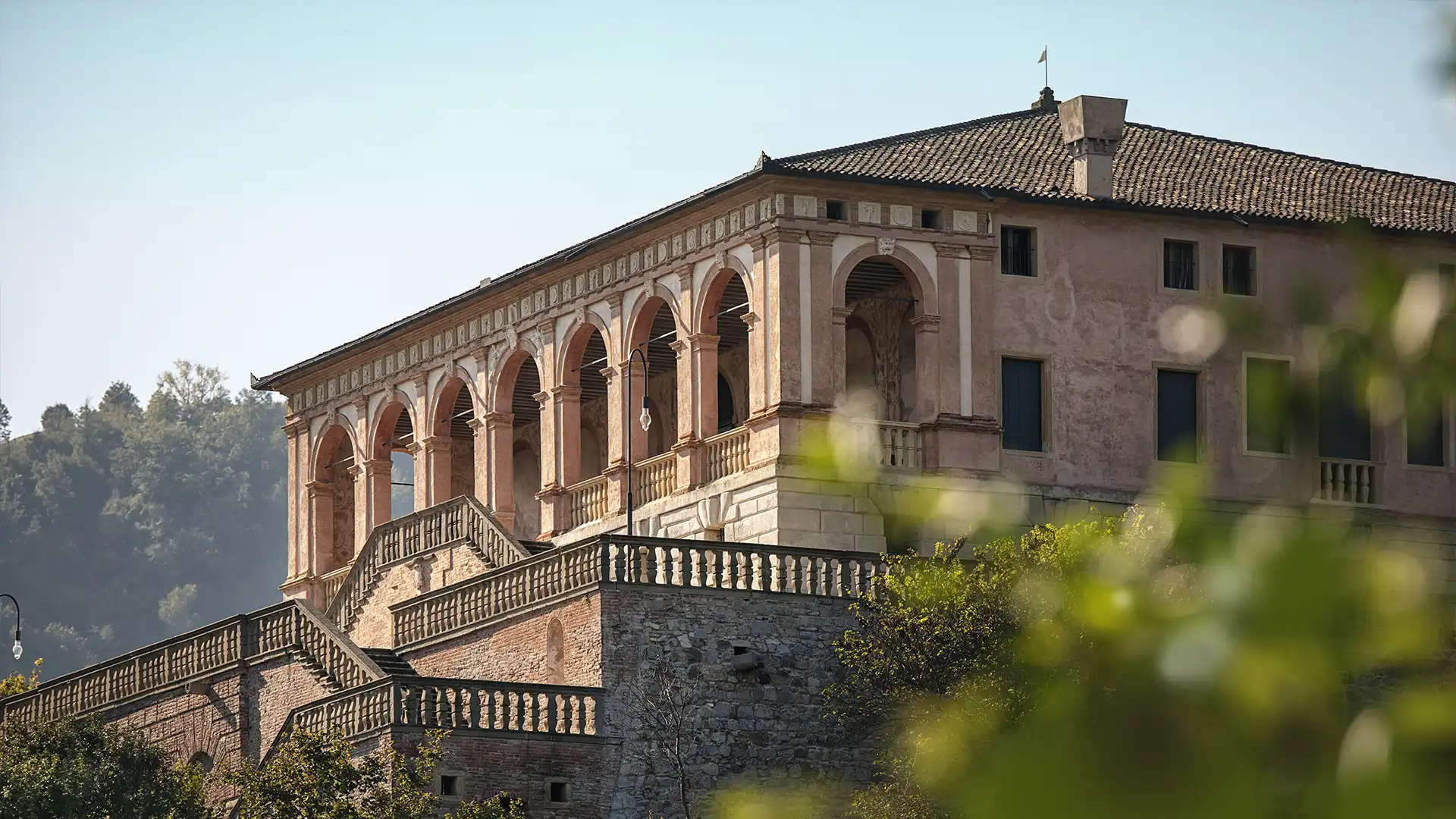 veduta esterno villa dei vescovi