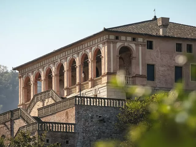 veduta esterno villa dei vescovi