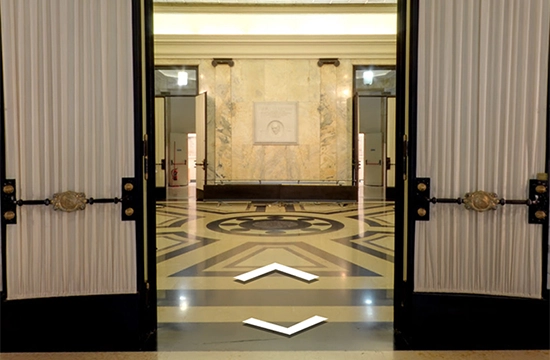 ingresso palazzo Edison Milano